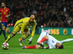 Reina protagonista contro l'Inghilterra: provoca il rigore su Vardy, ma evita il 3-0 con un miracolo